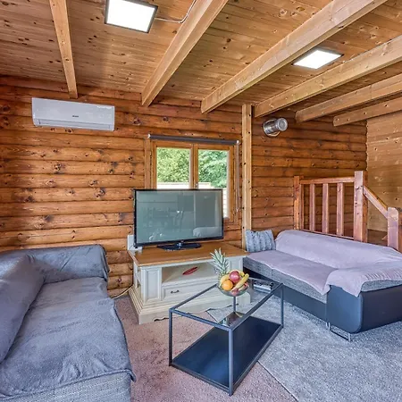 Minja With Private Pool - Happy Villa